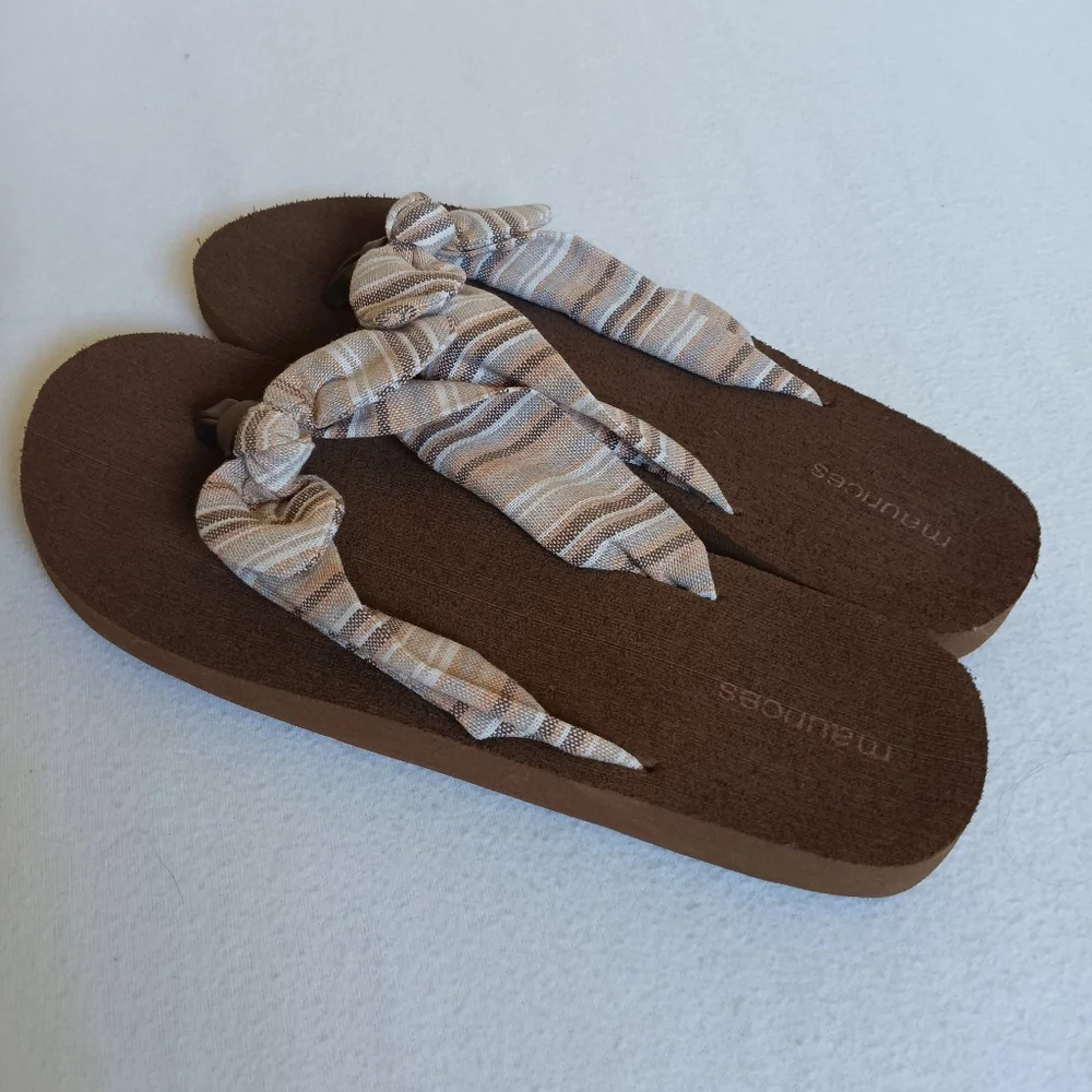 Maurices Brown & Tan Knotted Fabric Flip Flops Sandals Size 6/6.5 Neutral Beach